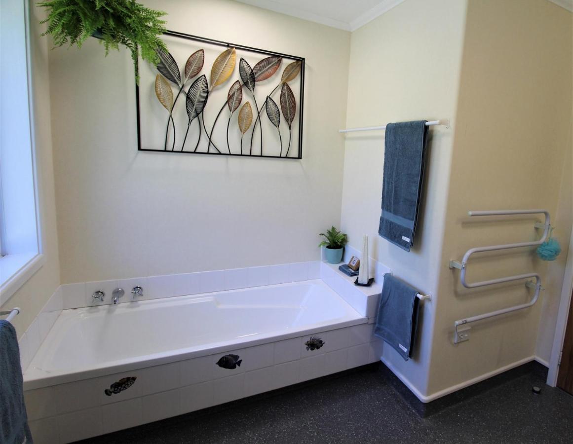 Labyrinth Gardens Guest House Takaka Extérieur photo