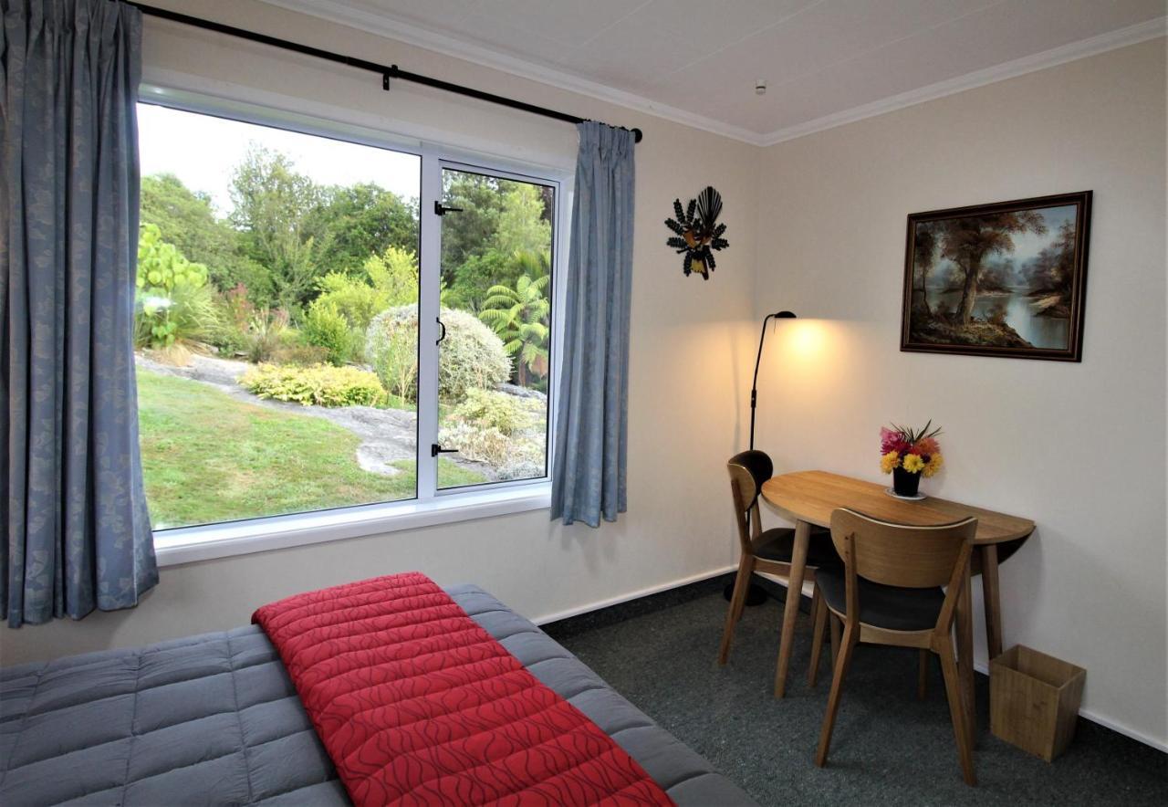 Labyrinth Gardens Guest House Takaka Extérieur photo