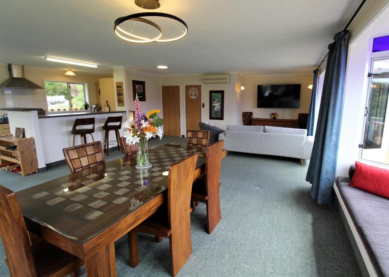 Labyrinth Gardens Guest House Takaka Extérieur photo